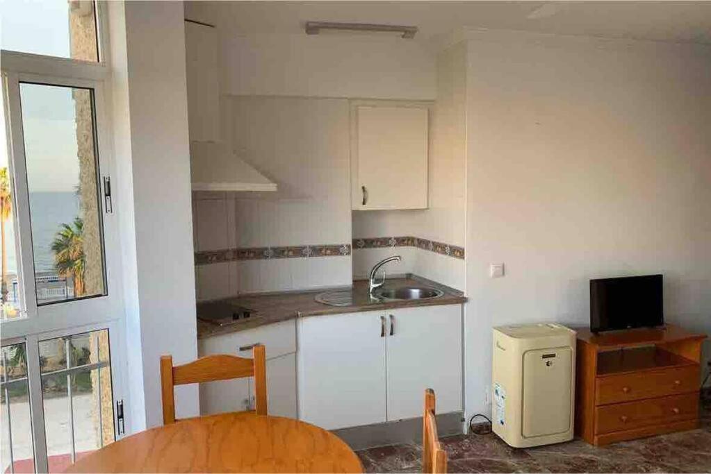 Apartment First Line Of The Sea Benalmadena Bagian luar foto